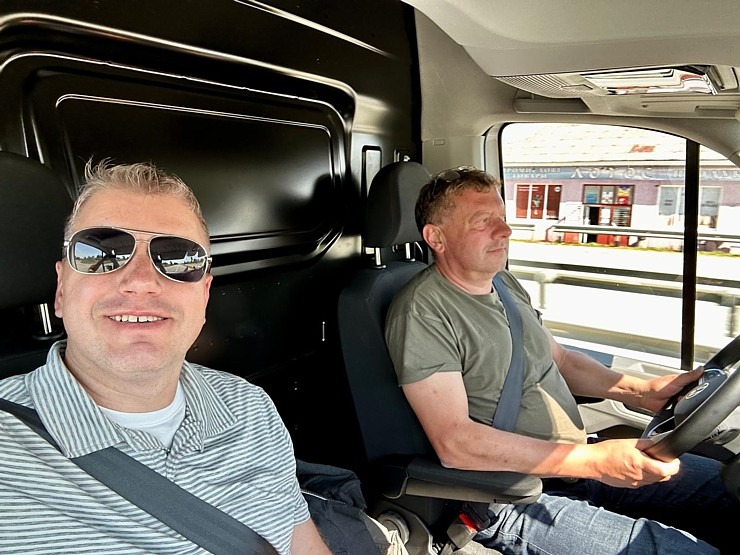 1685 km, no Rīgas līdz Čerkasiem Ukrainā, triju kravas autobusu SIXT konvojs nobrauc 24 stundās 376228