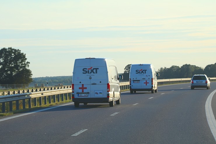 1685 km, no Rīgas līdz Čerkasiem Ukrainā, triju kravas autobusu SIXT konvojs nobrauc 24 stundās 376230