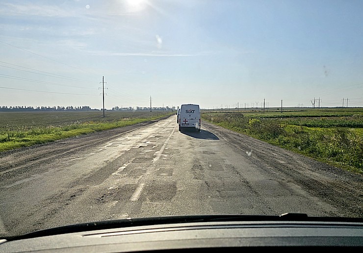 1685 km, no Rīgas līdz Čerkasiem Ukrainā, triju kravas autobusu SIXT konvojs nobrauc 24 stundās 376237