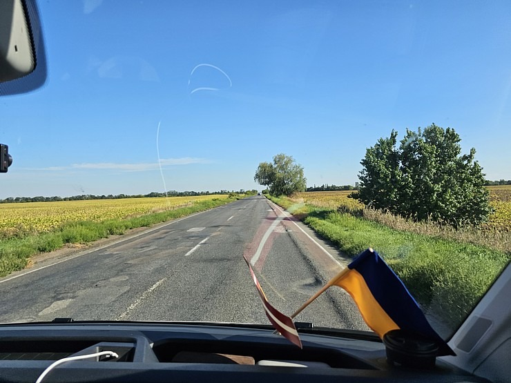 1685 km, no Rīgas līdz Čerkasiem Ukrainā, triju kravas autobusu SIXT konvojs nobrauc 24 stundās 376238