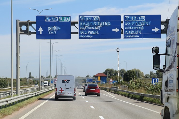 1685 km, no Rīgas līdz Čerkasiem Ukrainā, triju kravas autobusu SIXT konvojs nobrauc 24 stundās 376244