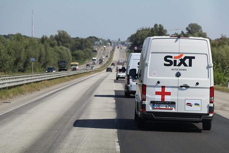 1685 km, no Rīgas līdz Čerkasiem Ukrainā, triju kravas autobusu SIXT konvojs nobrauc 24 stundās 376245