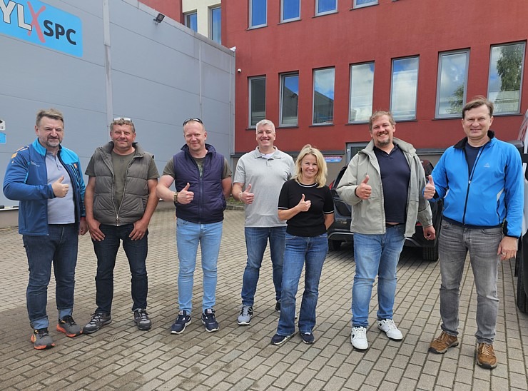 1685 km, no Rīgas līdz Čerkasiem Ukrainā, triju kravas autobusu SIXT konvojs nobrauc 24 stundās 376219