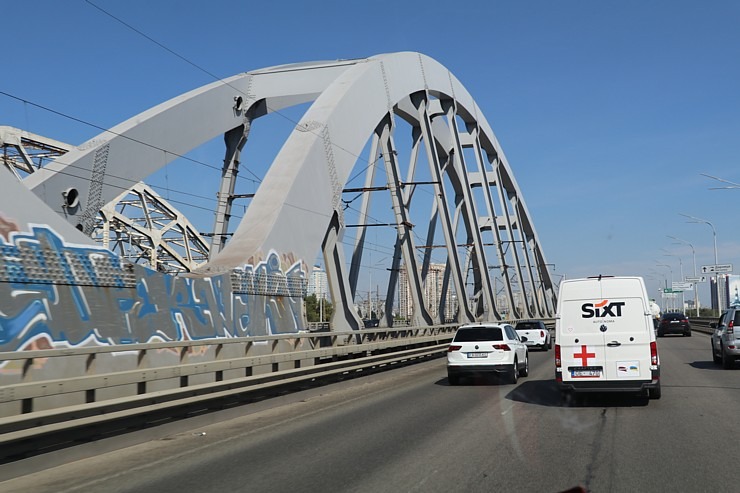 1685 km, no Rīgas līdz Čerkasiem Ukrainā, triju kravas autobusu SIXT konvojs nobrauc 24 stundās 376252