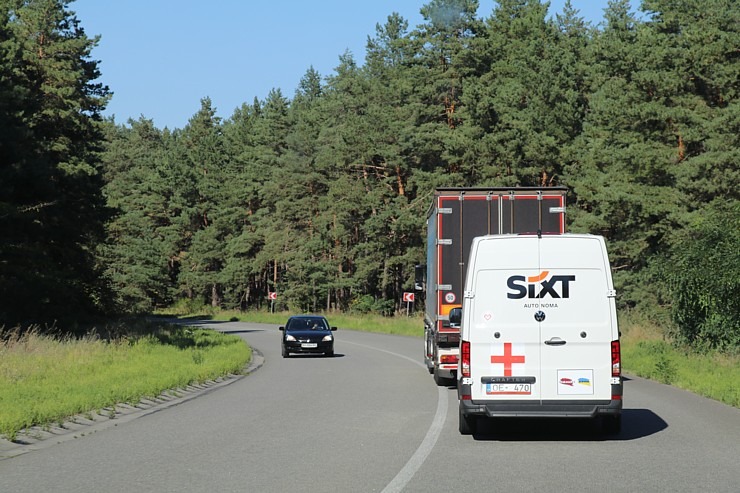 1685 km, no Rīgas līdz Čerkasiem Ukrainā, triju kravas autobusu SIXT konvojs nobrauc 24 stundās 376260