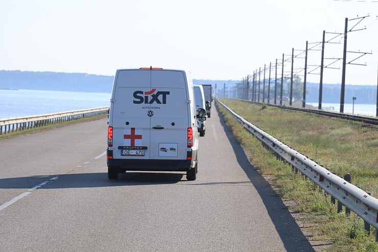 1685 km, no Rīgas līdz Čerkasiem Ukrainā, triju kravas autobusu SIXT konvojs nobrauc 24 stundās 376265