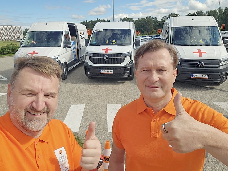 1685 km, no Rīgas līdz Čerkasiem Ukrainā, triju kravas autobusu SIXT konvojs nobrauc 24 stundās 376221