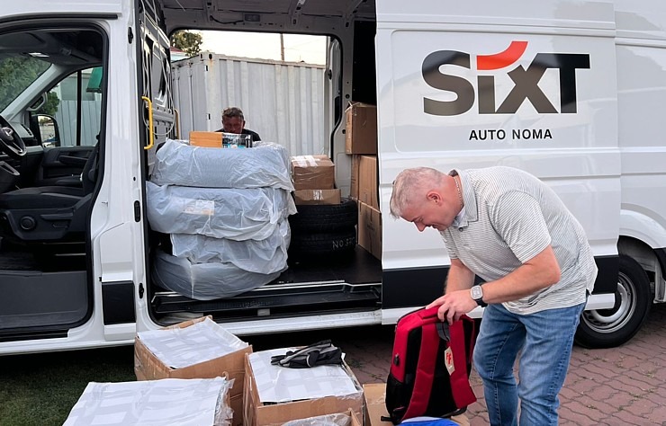 Daži foto mirkļi no Čerkasiem Ukrainā, kur tika nogādās Latvijā ziedotās skolas somas. Sadarbībā ar auto nomu «SIXT» 376283