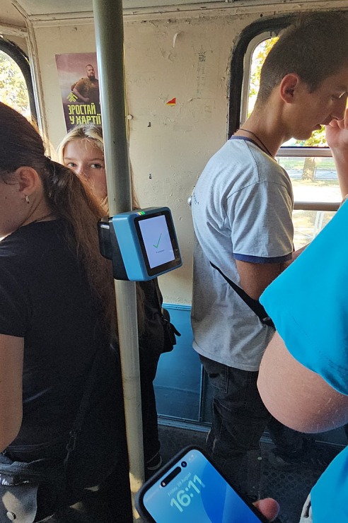 Daži foto mirkļi no Čerkasiem Ukrainā, kur tika nogādās Latvijā ziedotās skolas somas. Sadarbībā ar auto nomu «SIXT» 376305