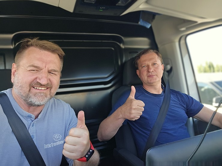 Daži foto mirkļi no Čerkasiem Ukrainā, kur tika nogādās Latvijā ziedotās skolas somas. Sadarbībā ar auto nomu «SIXT» 376288