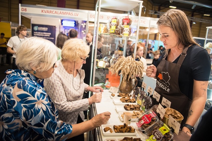 Ķīpsalā norit Baltijas lielākā pārtikas industrijas izstāde «Riga Food 2025», kurai ir jau 30 gadu dzimšanas diena. Foto: Ieva Makare Ķīpsalā norit Baltijas lielākā pārtikas industrijas izstāde «Riga Food 2025», kurai ir jau 30 gadu dzimšanas diena. Foto: Ieva Makare 376350