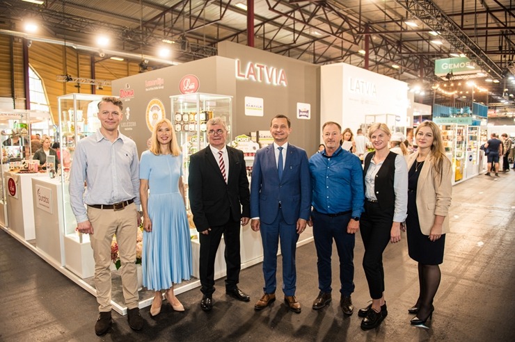 Ķīpsalā norit Baltijas lielākā pārtikas industrijas izstāde «Riga Food 2025», kurai ir jau 30 gadu dzimšanas diena. Foto: Ieva Makare Ķīpsalā norit Baltijas lielākā pārtikas industrijas izstāde «Riga Food 2025», kurai ir jau 30 gadu dzimšanas diena. Foto: Ieva Makare 376353