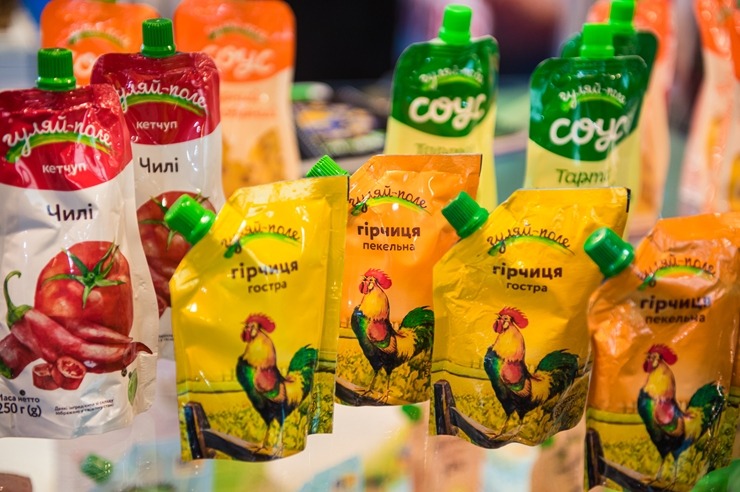 Ķīpsalā norit Baltijas lielākā pārtikas industrijas izstāde «Riga Food 2025», kurai ir jau 30 gadu dzimšanas diena. Foto: Ieva Makare Ķīpsalā norit Baltijas lielākā pārtikas industrijas izstāde «Riga Food 2025», kurai ir jau 30 gadu dzimšanas diena. Foto: Ieva Makare 376356