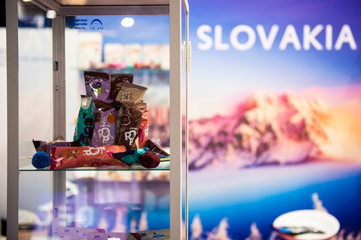 Ķīpsalā norit Baltijas lielākā pārtikas industrijas izstāde «Riga Food 2025», kurai ir jau 30 gadu dzimšanas diena. Foto: Ieva Makare 376361