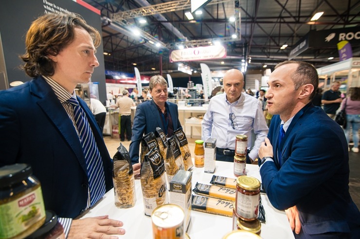 Ķīpsalā norit Baltijas lielākā pārtikas industrijas izstāde «Riga Food 2025», kurai ir jau 30 gadu dzimšanas diena. Foto: Ieva Makare Ķīpsalā norit Baltijas lielākā pārtikas industrijas izstāde «Riga Food 2025», kurai ir jau 30 gadu dzimšanas diena. Foto: Ieva Makare 376362
