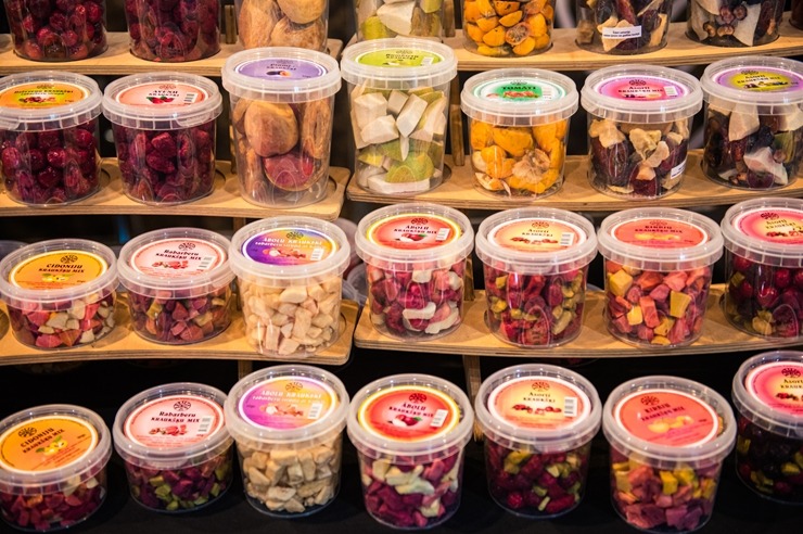 Ķīpsalā norit Baltijas lielākā pārtikas industrijas izstāde «Riga Food 2025», kurai ir jau 30 gadu dzimšanas diena. Foto: Ieva Makare 376375
