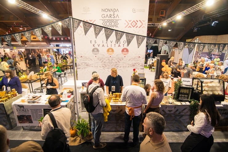 Ķīpsalā norit Baltijas lielākā pārtikas industrijas izstāde «Riga Food 2025», kurai ir jau 30 gadu dzimšanas diena. Foto: Ieva Makare 376385