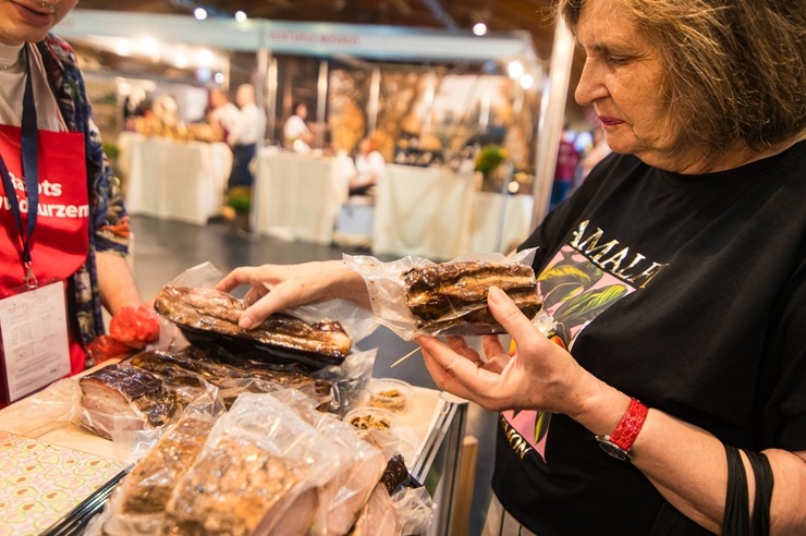 Ķīpsalā norit Baltijas lielākā pārtikas industrijas izstāde «Riga Food 2025», kurai ir jau 30 gadu dzimšanas diena. Foto: Ieva Makare 376390