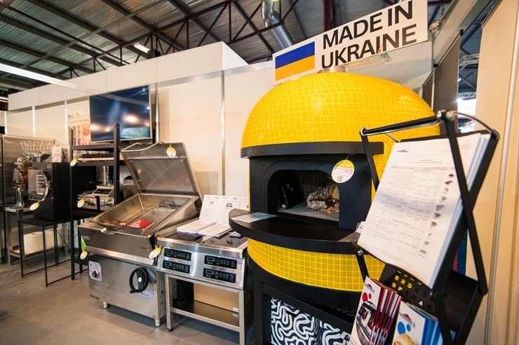 Ķīpsalā norit Baltijas lielākā pārtikas industrijas izstāde «Riga Food 2025», kurai ir jau 30 gadu dzimšanas diena. Foto: Ieva Makare Ķīpsalā norit Baltijas lielākā pārtikas industrijas izstāde «Riga Food 2025», kurai ir jau 30 gadu dzimšanas diena. Foto: Ieva Makare 376405