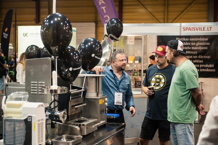 Ķīpsalā norit Baltijas lielākā pārtikas industrijas izstāde «Riga Food 2025», kurai ir jau 30 gadu dzimšanas diena. Foto: Ieva Makare 376406