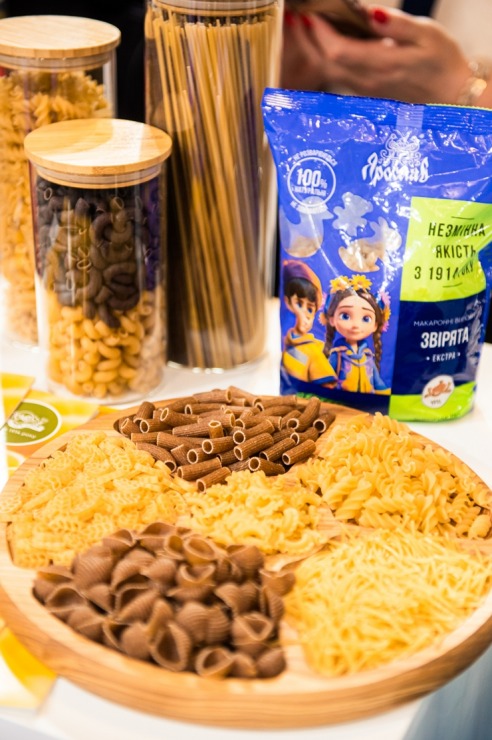 Ķīpsalā norit Baltijas lielākā pārtikas industrijas izstāde «Riga Food 2025», kurai ir jau 30 gadu dzimšanas diena. Foto: Ieva Makare Ķīpsalā norit Baltijas lielākā pārtikas industrijas izstāde «Riga Food 2025», kurai ir jau 30 gadu dzimšanas diena. Foto: Ieva Makare 376413
