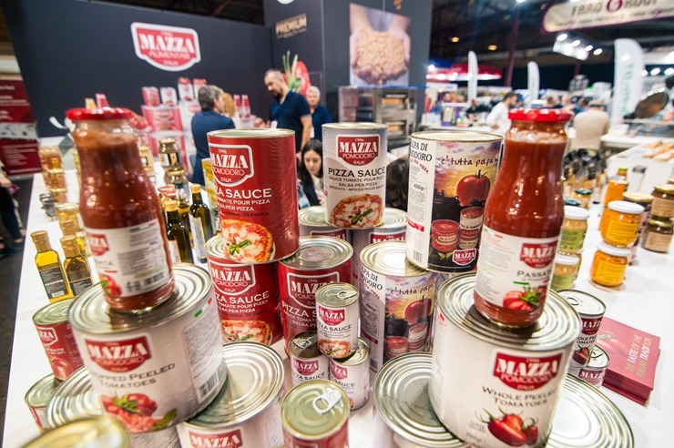 Ķīpsalā norit Baltijas lielākā pārtikas industrijas izstāde «Riga Food 2025», kurai ir jau 30 gadu dzimšanas diena. Foto: Ieva Makare Ķīpsalā norit Baltijas lielākā pārtikas industrijas izstāde «Riga Food 2025», kurai ir jau 30 gadu dzimšanas diena. Foto: Ieva Makare 376417