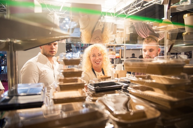 Ķīpsalā norit Baltijas lielākā pārtikas industrijas izstāde «Riga Food 2025», kurai ir jau 30 gadu dzimšanas diena. Foto: Ieva Makare 376419