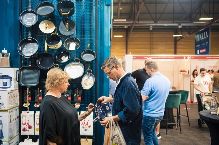 Ķīpsalā norit Baltijas lielākā pārtikas industrijas izstāde «Riga Food 2025», kurai ir jau 30 gadu dzimšanas diena. Foto: Ieva Makare Ķīpsalā norit Baltijas lielākā pārtikas industrijas izstāde «Riga Food 2025», kurai ir jau 30 gadu dzimšanas diena. Foto: Ieva Makare 376422