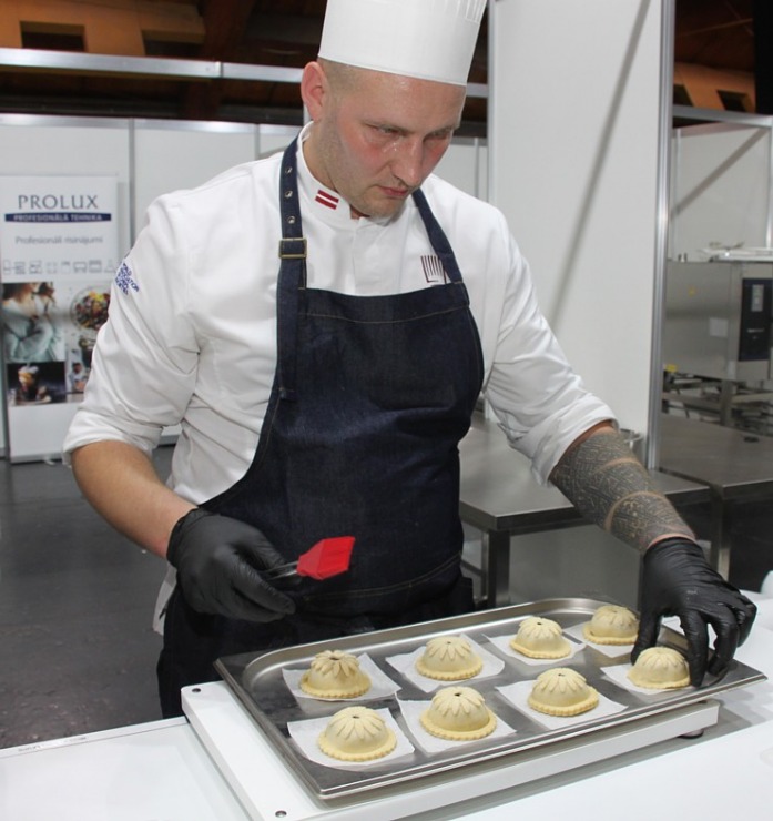 Prestižo kulinārijas konkursa «Bocuse dOr Latvia 2025» balvu iegūst šefpavārs Dinārs Zvirgzdiņš 376811