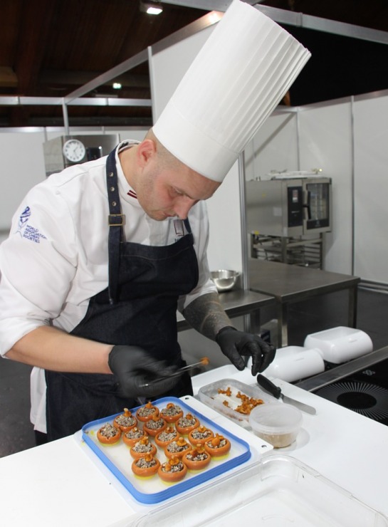 Prestižo kulinārijas konkursa «Bocuse dOr Latvia 2025» balvu iegūst šefpavārs Dinārs Zvirgzdiņš 376817