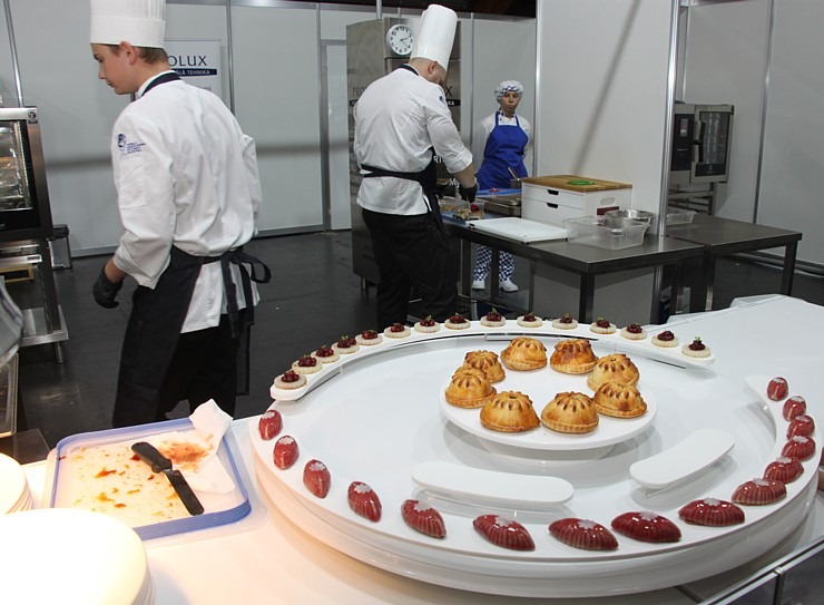 Prestižo kulinārijas konkursa «Bocuse dOr Latvia 2025» balvu iegūst šefpavārs Dinārs Zvirgzdiņš 376834