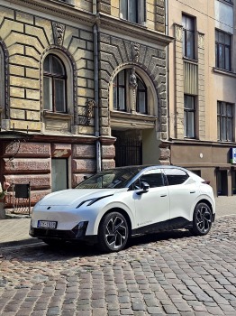 Apceļojam Rīgu ar elektrisko vāģi «Lynk & Co 02» no Ķīnas, ko Latvijā pārstāv «Mūsa Motors Rīga» 10