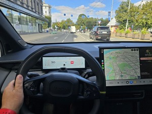 Apceļojam Rīgu ar elektrisko vāģi «Lynk & Co 02» no Ķīnas, ko Latvijā pārstāv «Mūsa Motors Rīga» 11