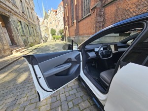 Apceļojam Rīgu ar elektrisko vāģi «Lynk & Co 02» no Ķīnas, ko Latvijā pārstāv «Mūsa Motors Rīga» 14