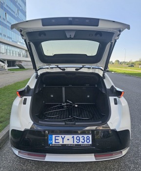 Apceļojam Rīgu ar elektrisko vāģi «Lynk & Co 02» no Ķīnas, ko Latvijā pārstāv «Mūsa Motors Rīga» 28