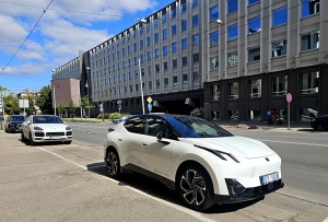 Apceļojam Rīgu ar elektrisko vāģi «Lynk & Co 02» no Ķīnas, ko Latvijā pārstāv «Mūsa Motors Rīga» 5