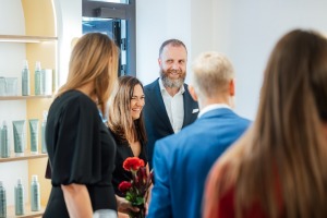 Rīgā atklāts prestižais franču skaistumkopšanas salons, Kannu festivāla partneris «Dessange» 8