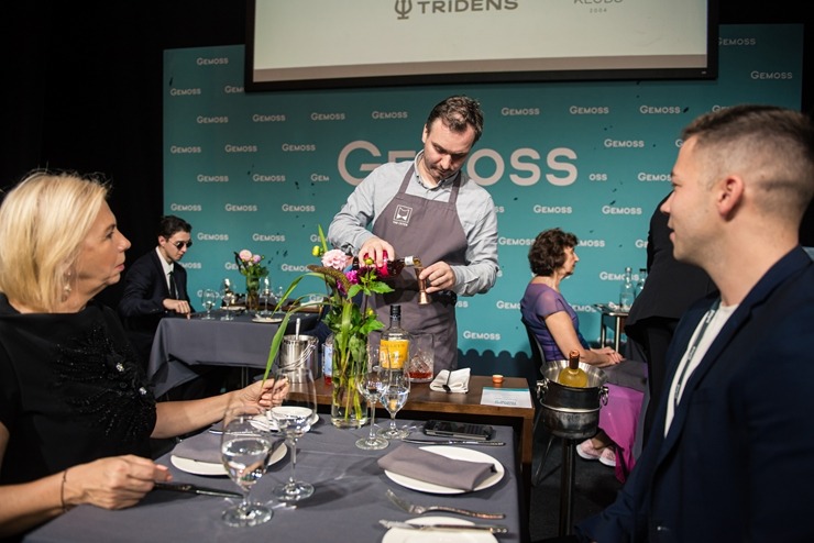 Izstādē «RigaFood 2025» uz Gemoss skatuves noteica viesmīļu konkursa «Latvijas viesmīlības zvaigzne» uzvarētāju - Juris Semjonovs 377386