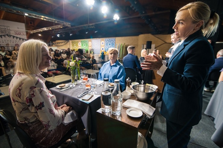 Izstādē «RigaFood 2025» uz Gemoss skatuves noteica viesmīļu konkursa «Latvijas viesmīlības zvaigzne» uzvarētāju - Juris Semjonovs 377388