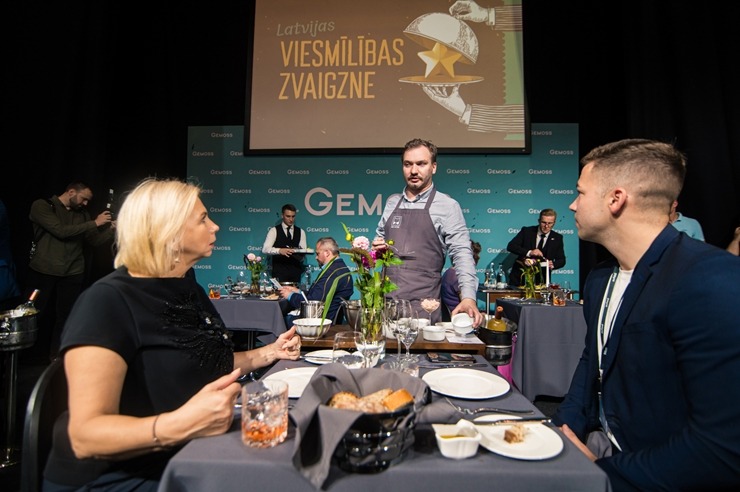 Izstādē «RigaFood 2025» uz Gemoss skatuves noteica viesmīļu konkursa «Latvijas viesmīlības zvaigzne» uzvarētāju - Juris Semjonovs 377390
