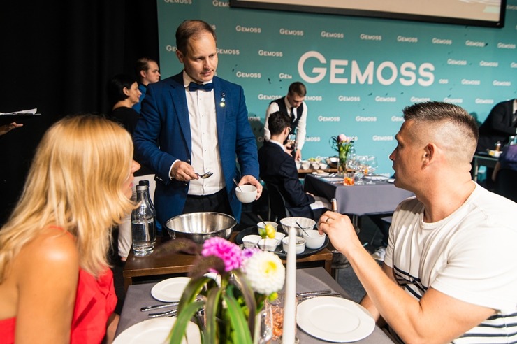 Izstādē «RigaFood 2025» uz Gemoss skatuves noteica viesmīļu konkursa «Latvijas viesmīlības zvaigzne» uzvarētāju - Juris Semjonovs 377391