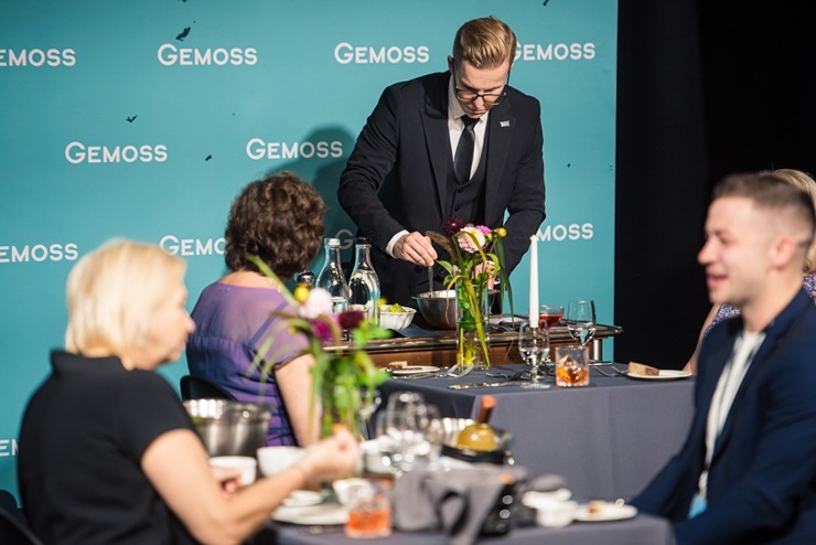 Izstādē «RigaFood 2025» uz Gemoss skatuves noteica viesmīļu konkursa «Latvijas viesmīlības zvaigzne» uzvarētāju - Juris Semjonovs 377393