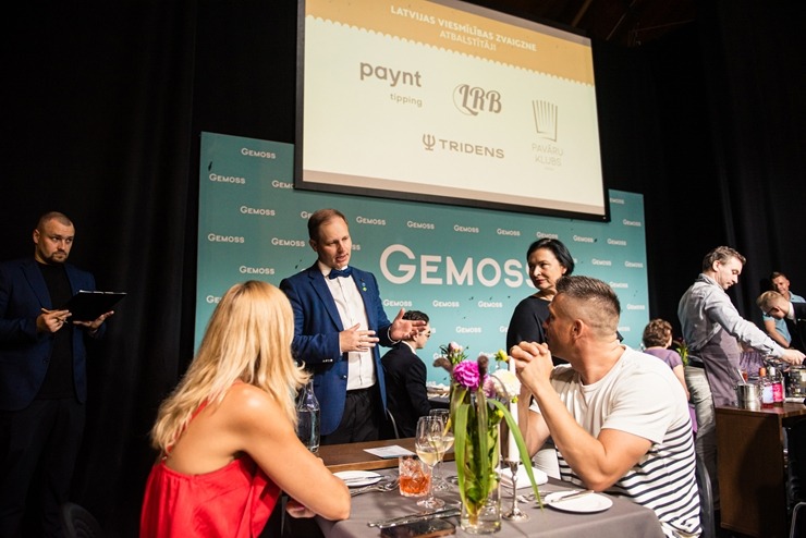 Izstādē «RigaFood 2025» uz Gemoss skatuves noteica viesmīļu konkursa «Latvijas viesmīlības zvaigzne» uzvarētāju - Juris Semjonovs 377394