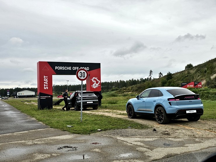 Travelnews.lv piedalās jaudīgā «Porsche Off-Road Experience» pasākumā, kas notiek sporta kompleksā «333» Travelnews.lv piedalās jaudīgā «Porsche Off-Road Experience» pasākumā, kas notiek sporta kompleksā «333» 377536
