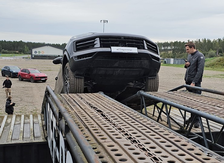 Travelnews.lv piedalās jaudīgā «Porsche Off-Road Experience» pasākumā, kas notiek sporta kompleksā «333» Travelnews.lv piedalās jaudīgā «Porsche Off-Road Experience» pasākumā, kas notiek sporta kompleksā «333» 377551