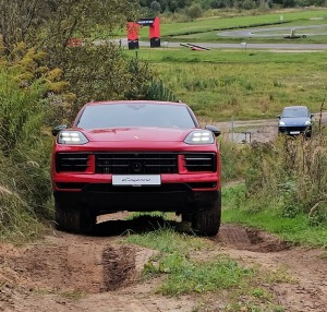 Travelnews.lv piedalās jaudīgā «Porsche Off-Road Experience» pasākumā, kas notiek sporta kompleksā «333» 18