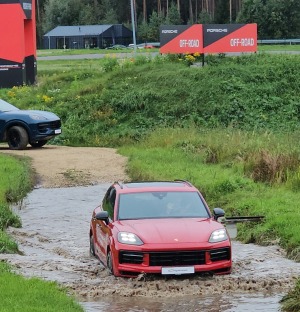Travelnews.lv piedalās jaudīgā «Porsche Off-Road Experience» pasākumā, kas notiek sporta kompleksā «333» 22