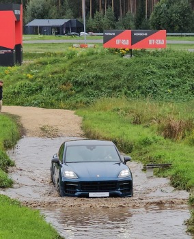 Travelnews.lv piedalās jaudīgā «Porsche Off-Road Experience» pasākumā, kas notiek sporta kompleksā «333» 23