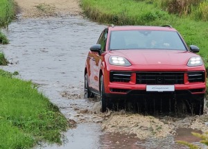 Travelnews.lv piedalās jaudīgā «Porsche Off-Road Experience» pasākumā, kas notiek sporta kompleksā «333» 26