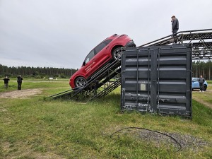 Travelnews.lv piedalās jaudīgā «Porsche Off-Road Experience» pasākumā, kas notiek sporta kompleksā «333» 27